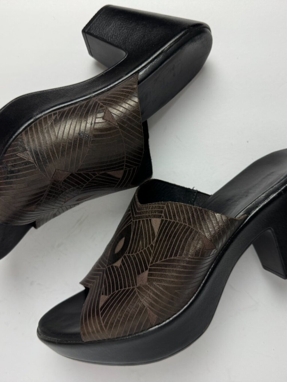 Munro American Brown Slide Heeled Sandals Mules Leather Sz 7